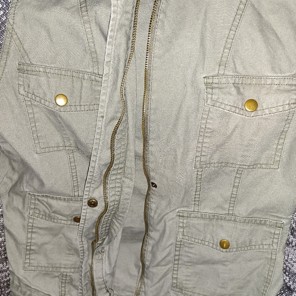 Cute hooded Jacket with multiple pockets - Picture 5 of 8